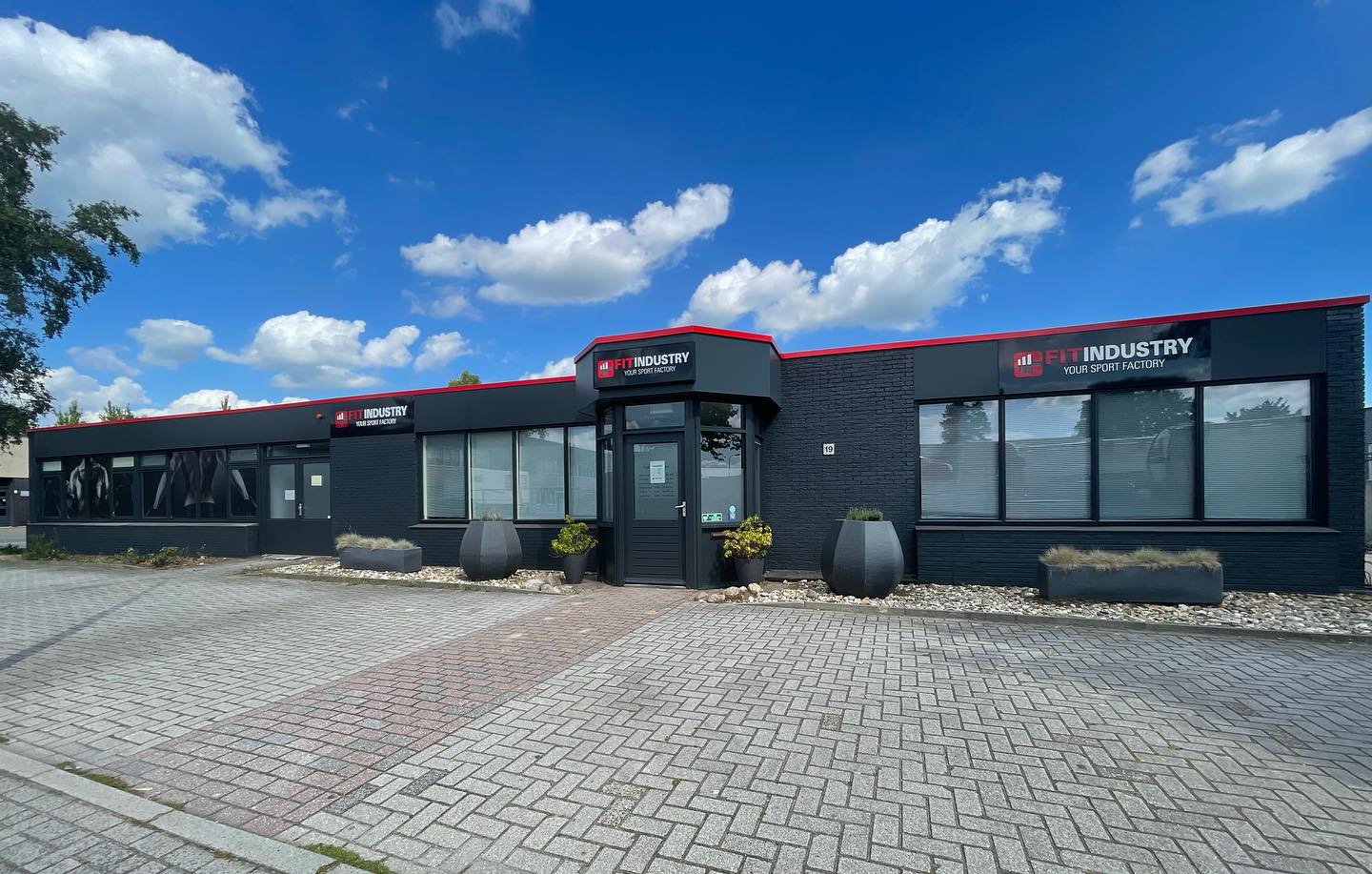 Entree van Fit Industry Rijssen